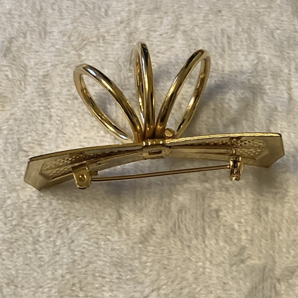 Vtg. Gold Tone Scarf Pin Bow Tie Brooch MCM Quiet Luxury Old Money Retro - Picture 2 of 6